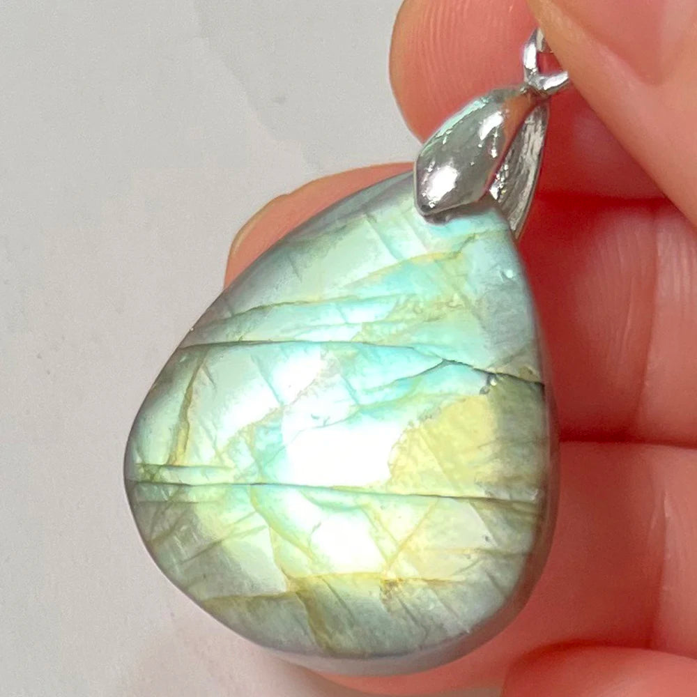 Collier Pendentif en Labradorite Naturelle, Rose et Bleue