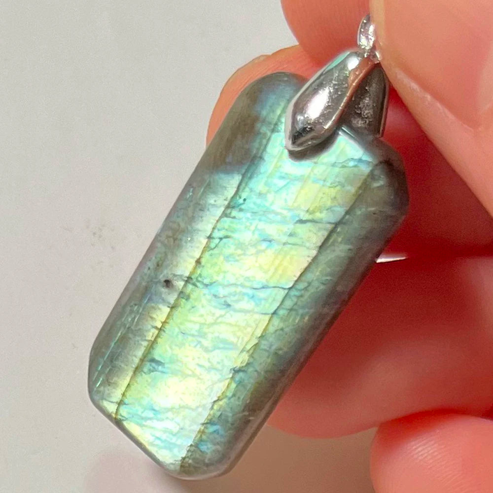 Collier Pendentif en Labradorite Naturelle, Rose et Bleue