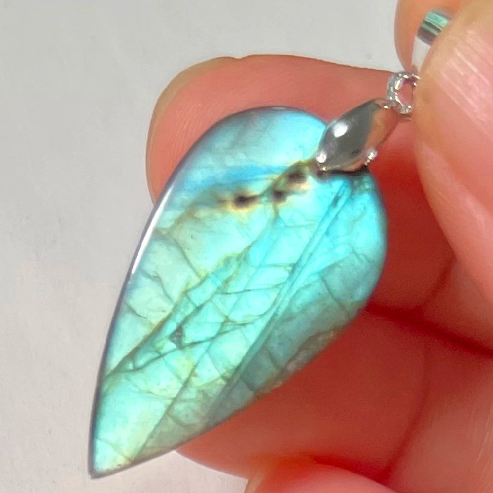 Collier Pendentif en Labradorite Naturelle, Rose et Bleue